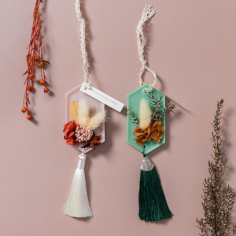 Factory direct sales of wardrobe aromatherapy wax fragrance closet bathroom deodorizing hand-dried flower fragrance pendant accompanied by hand gift wholesale full figure