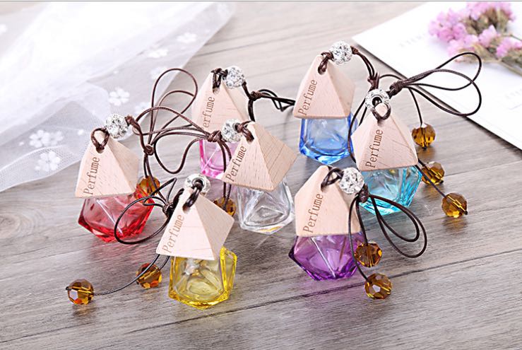 Car perfume pendant essential oil empty bottle car perfume bottle car pendant accessories in addition to odor lift full figure