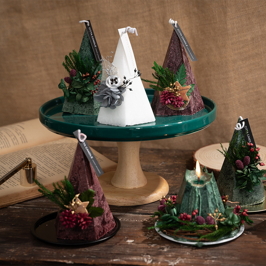 Custom Christmas tree aromatherapy candle ornaments Conical Immortal flower dried flower metal tray accessories Christmas fragrance candlestick wholesale details Picture