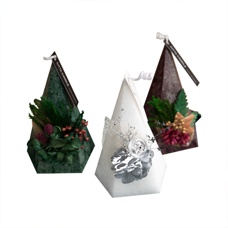 Custom Christmas tree aromatherapy candle ornaments Conical Immortal flower dried flower metal tray accessories Christmas fragrance candlestick wholesale Item Picture