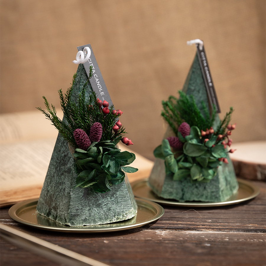 Custom Christmas tree aromatherapy candle ornaments Conical Immortal flower dried flower metal tray accessories Christmas fragrance candlestick wholesale Application Scenario