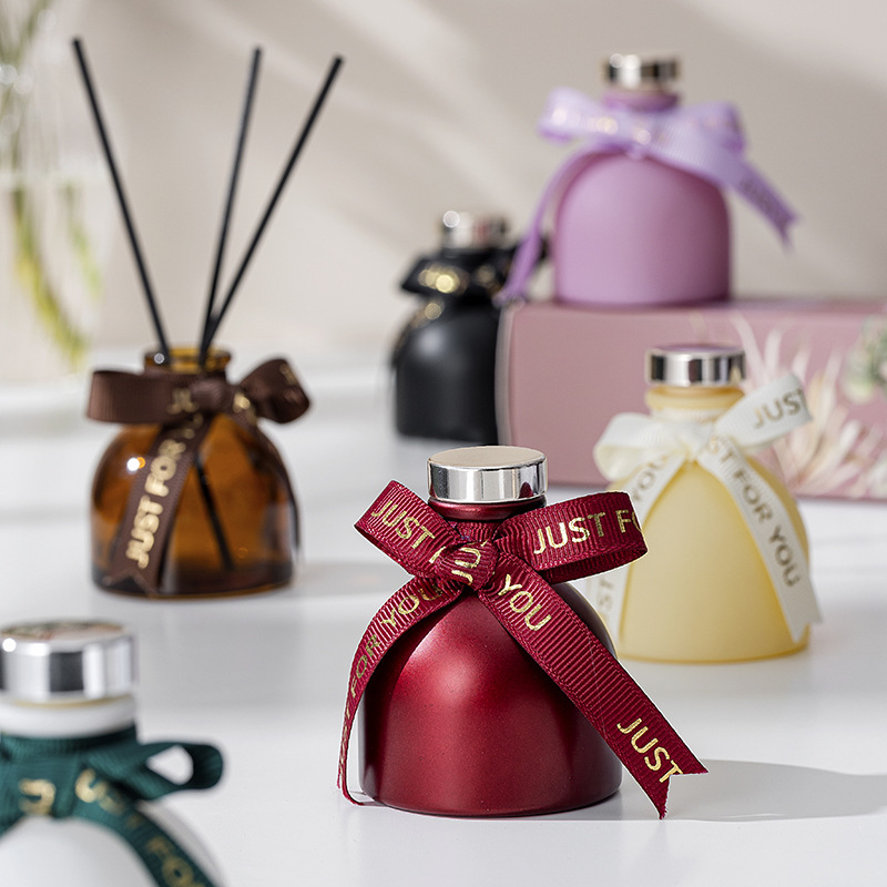 Fire free aromatherapy essential oil creative bedroom home car volatile liquid fragrance decoration with hand gift customization wholesale full figure