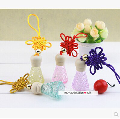 Small square bottle of Chinese knot series car perfume pendant car aromatherapy details Picture