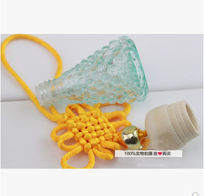 Small square bottle of Chinese knot series car perfume pendant car aromatherapy Application Scenario