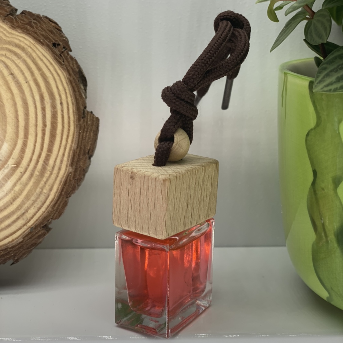 Square flat bottle perfume Application Scenario