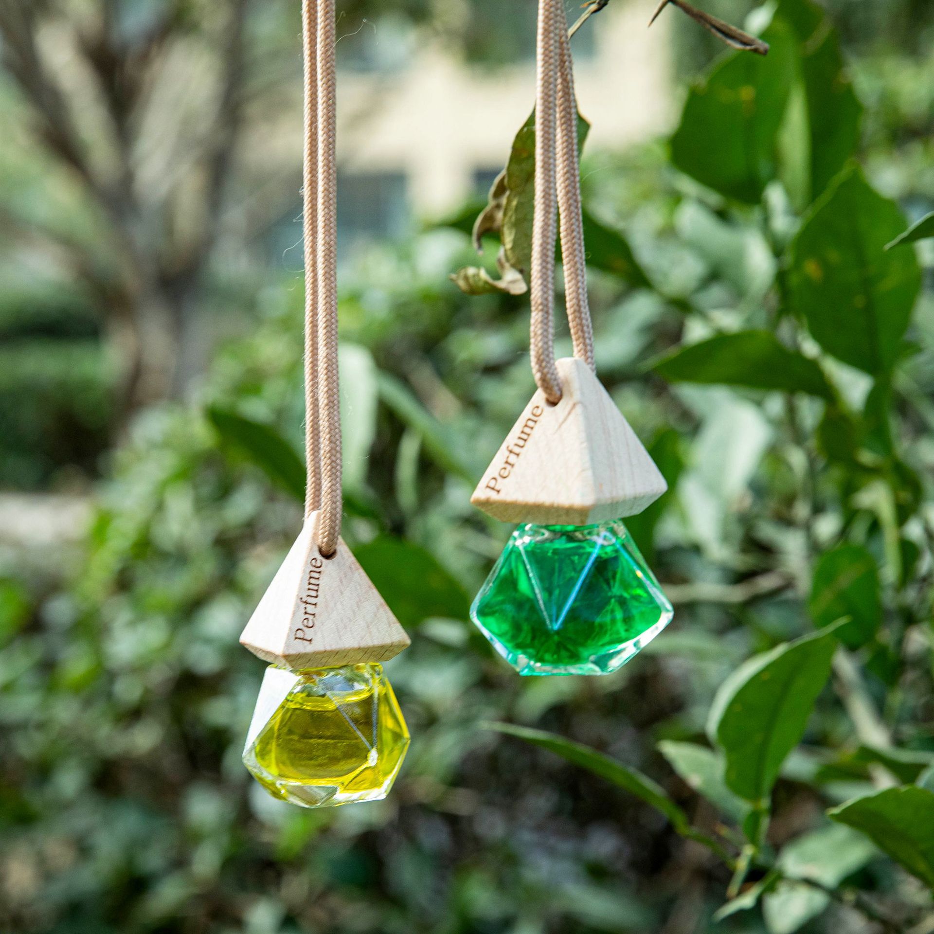 Car perfume pendant Car accessories fragrance Car decoration high-grade light fragrance hanging car aromatherapy pendant wholesale full figure