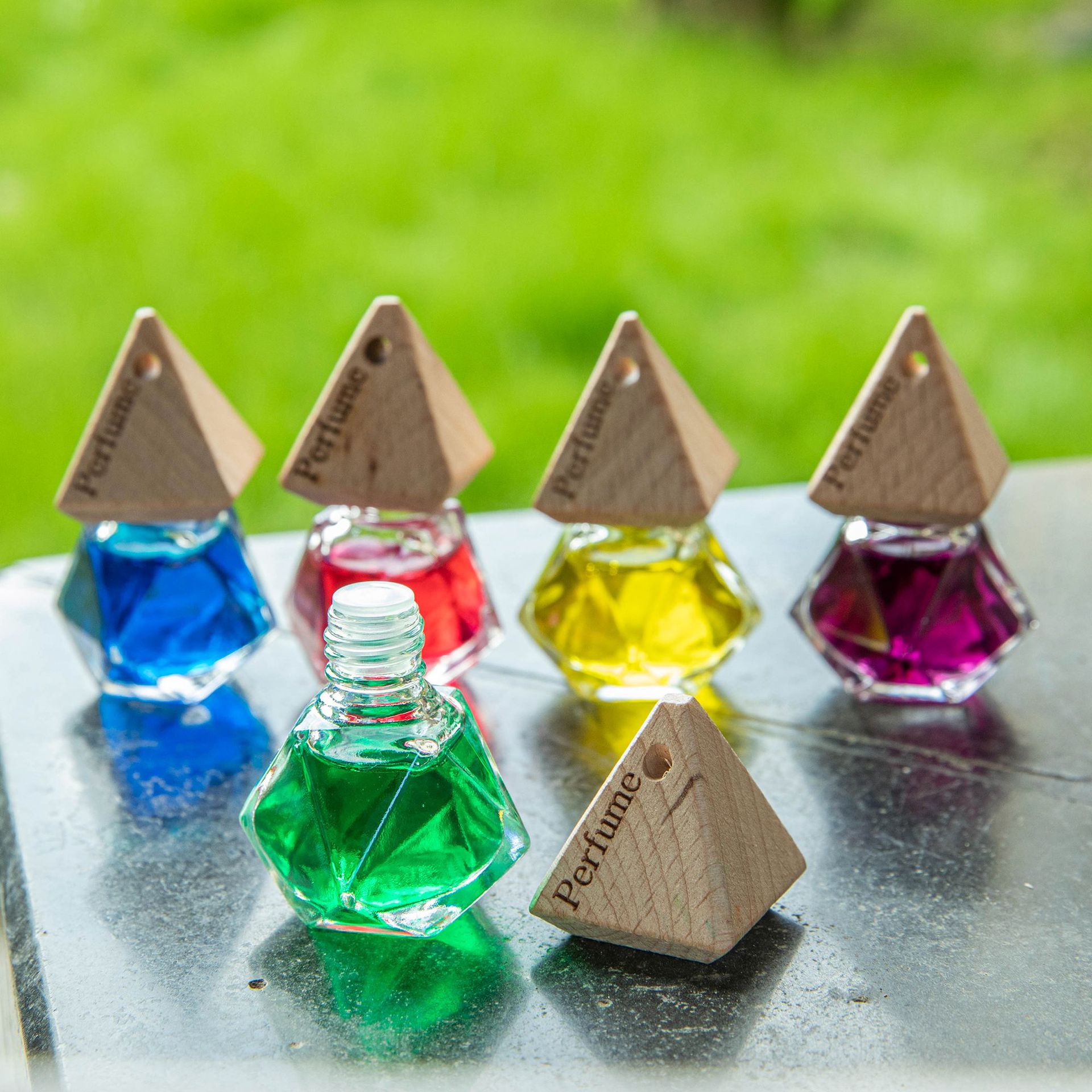 Car perfume pendant Car accessories fragrance Car decoration high-grade light fragrance hanging car aromatherapy pendant wholesale details Picture