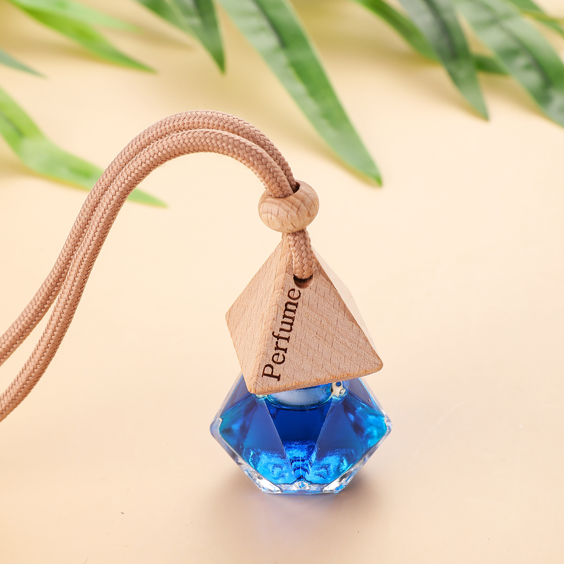Car perfume pendant Car accessories fragrance Car decoration high-grade light fragrance hanging car aromatherapy pendant wholesale Specification drawing