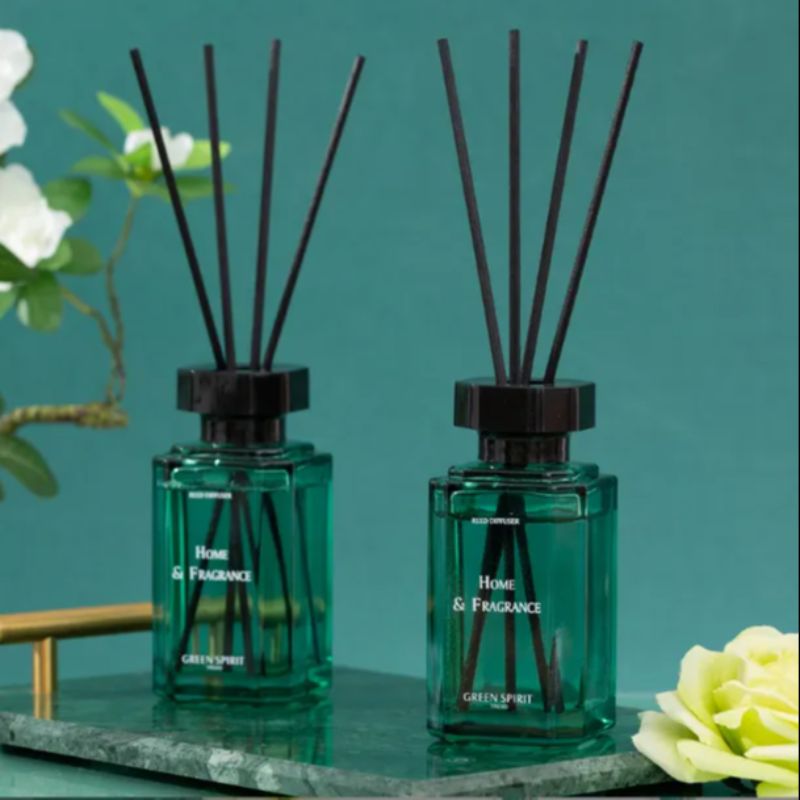 Square green boutique aromatherapy full figure