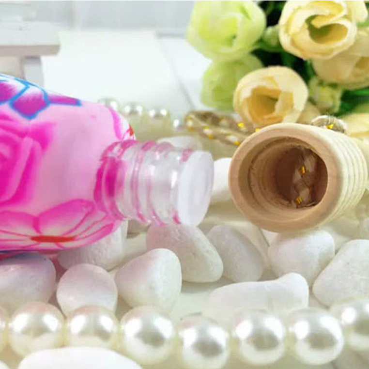 New clay bottle car perfume pendant car aromatherapy details Picture
