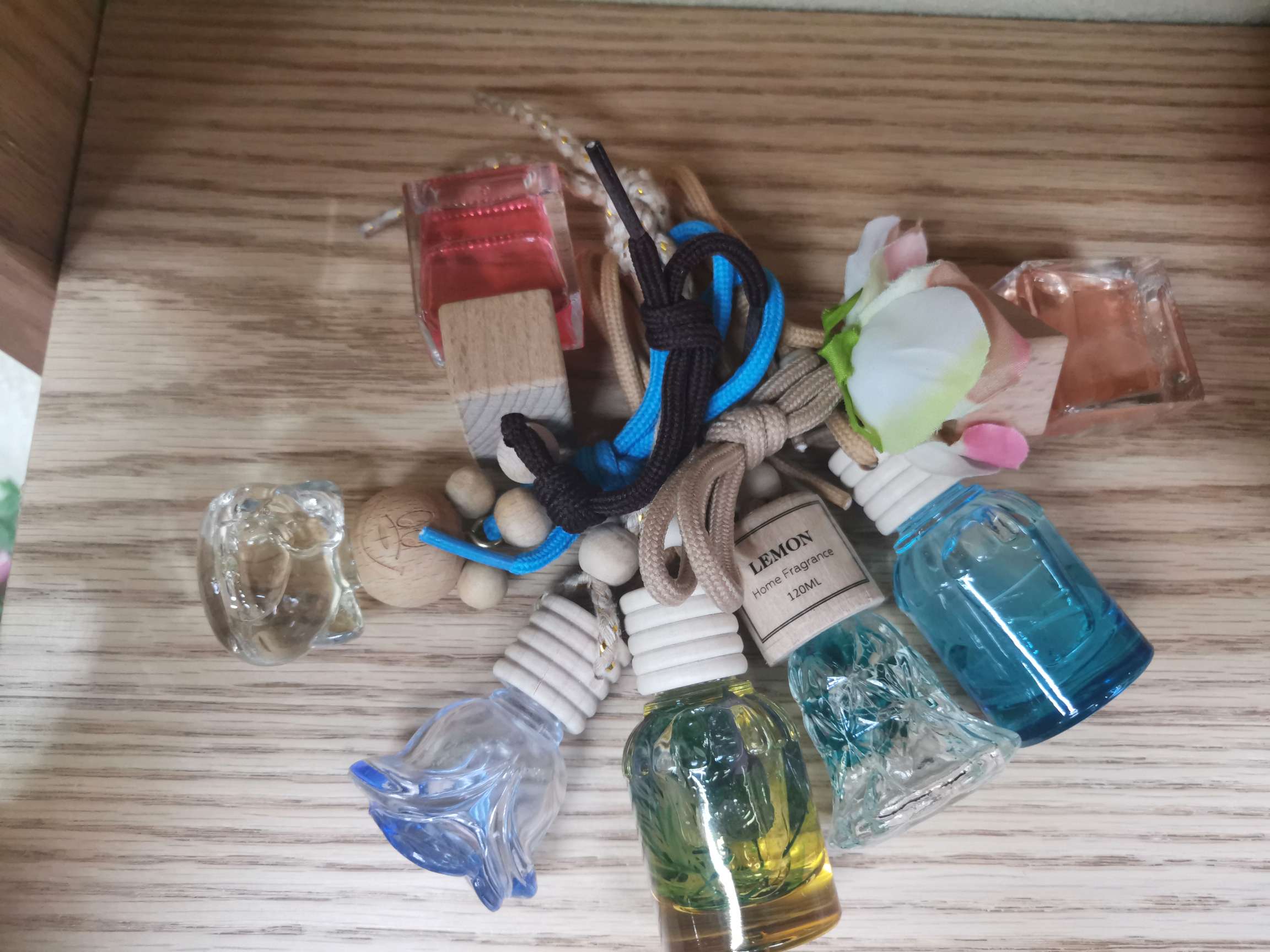 Car perfume pendant essential oil empty bottle car perfume bottle car pendant accessories in addition to odor lift 1 Specification drawing