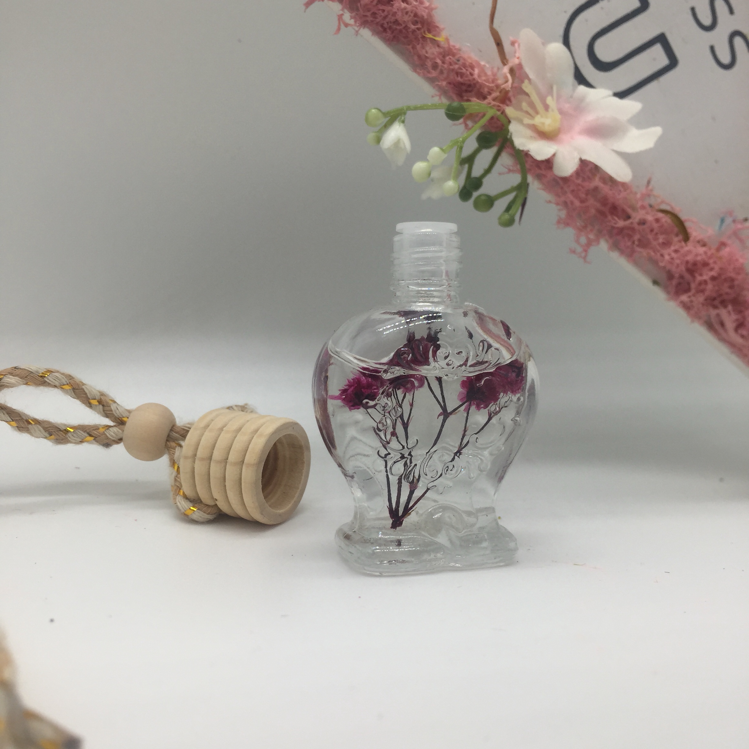 New glass bottle car perfume pendant details Picture