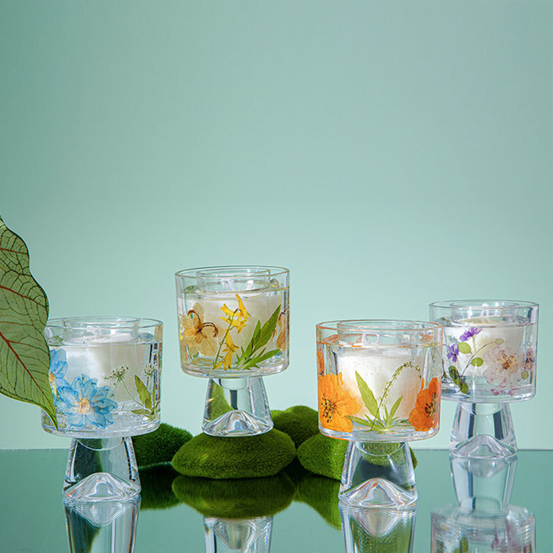 Manufacturers direct sales of scented candle crystal glass cup dry flower fragrance candle essential oil with hand gift set decoration wholesale full figure