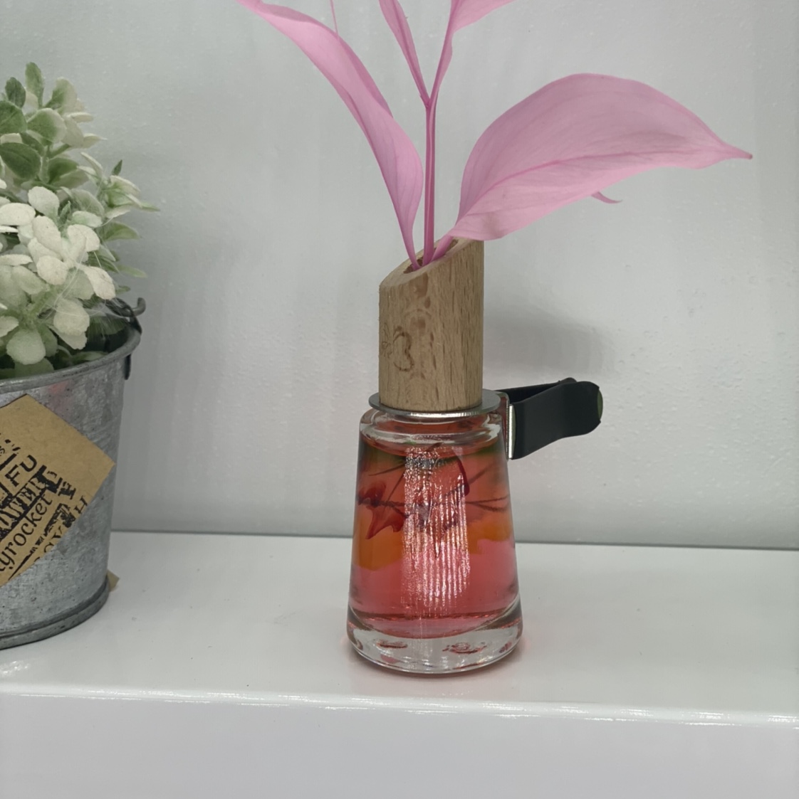 Hand-painted Maple Leaf car perfume Specification drawing