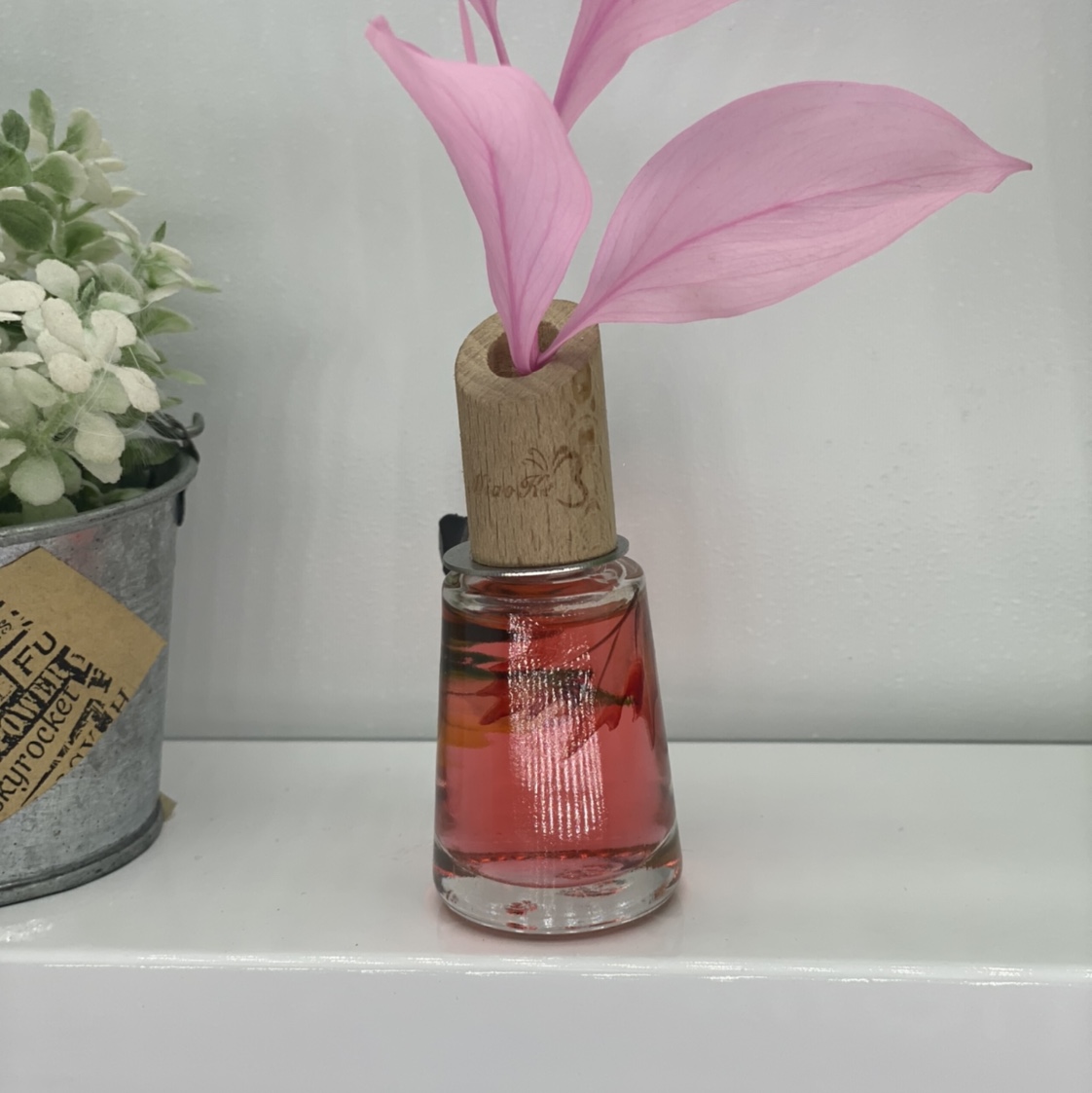 Hand-painted Maple Leaf car perfume Application Scenario
