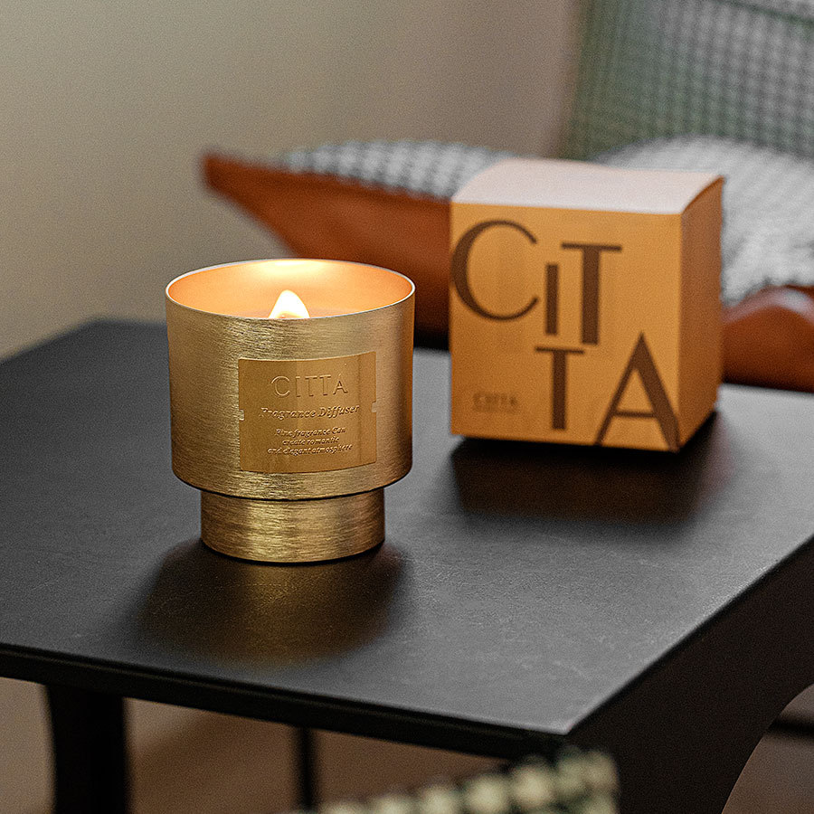 Metal aromatherapy candle decoration handmade fragrance with hand gift essential oil soybean candle cup aroma wholesale Application Scenario