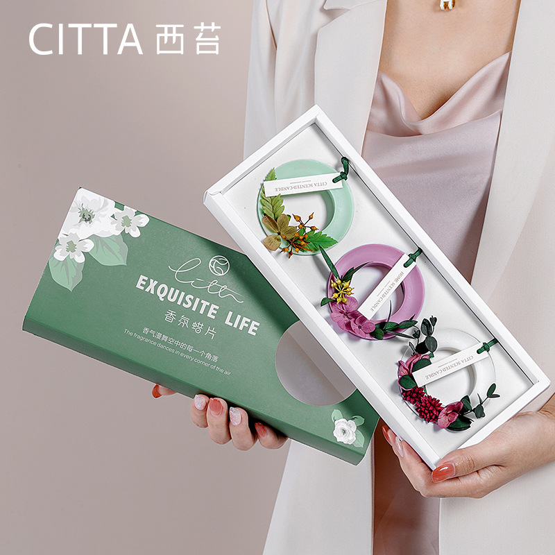 Bedroom wardrobe aromatherapy candle pendant solid scented scented essential oil wax pieces accompanied by hand gift box Christmas daily necessities wholesale details Picture