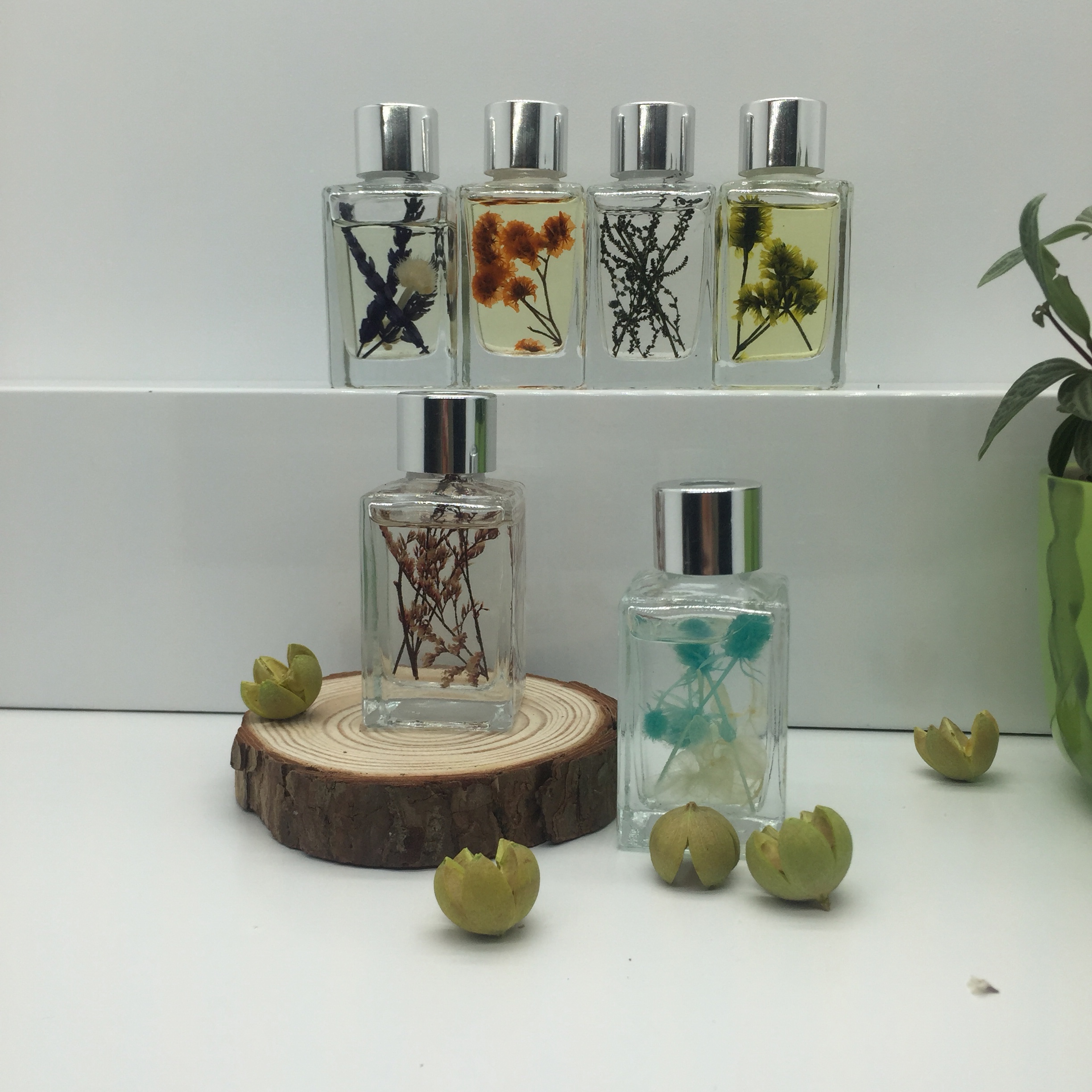 Small square bottle without aromatherapy essential oil Application Scenario