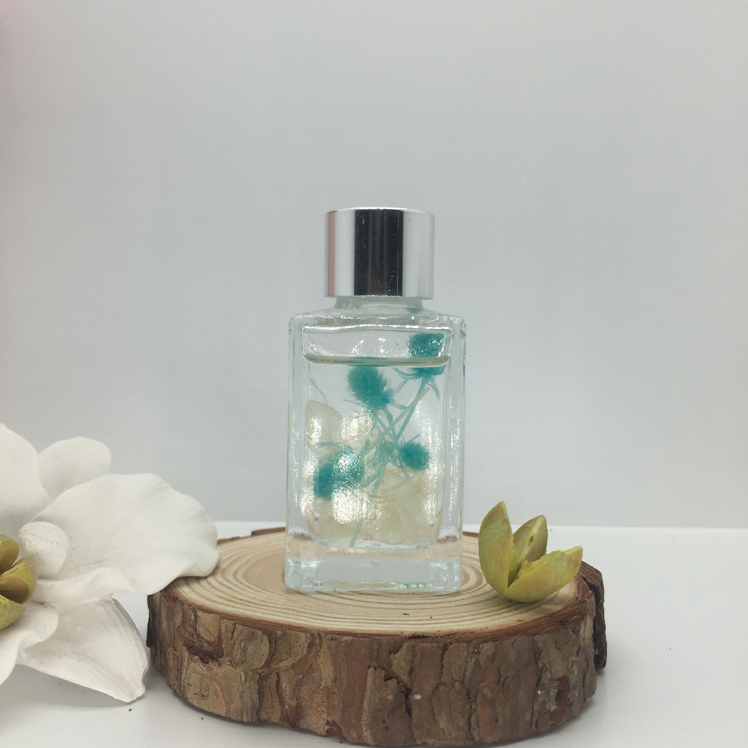Small square bottle without aromatherapy essential oil undefined