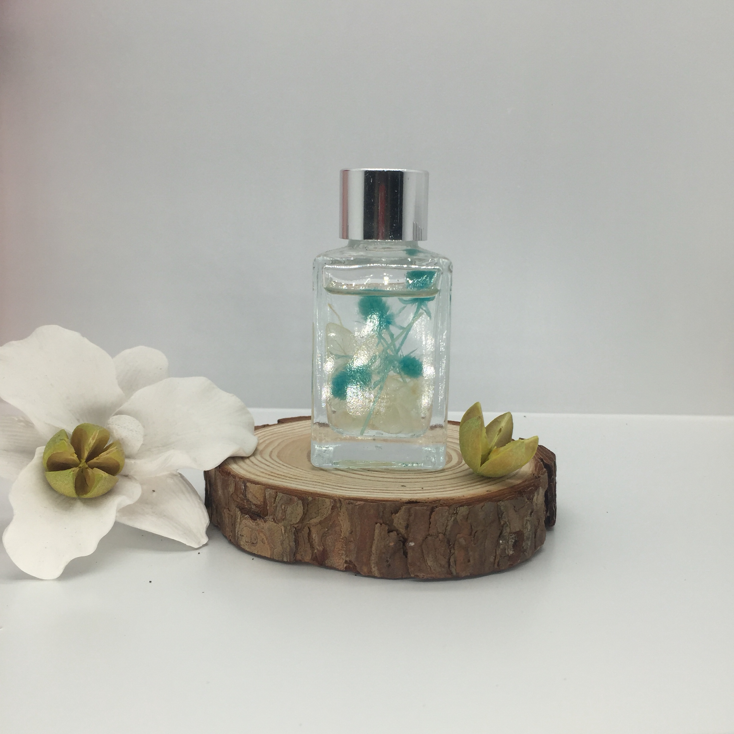 Small square bottle without aromatherapy essential oil undefined