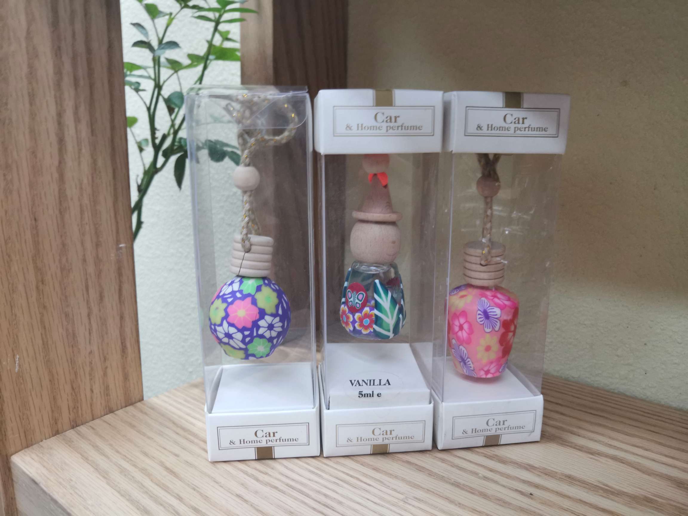 Vase clay bottle car perfume pendant car perfume Application Scenario