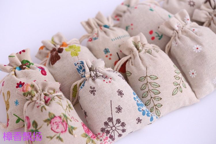 Camphor wood bag for insect repellent, mosquito-repellent, incense bag, pendant in the bedroom Application Scenario