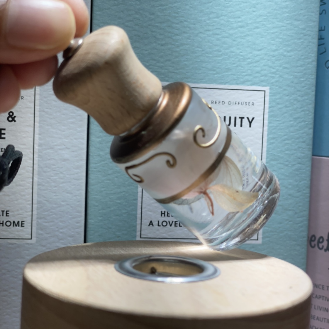 Hot stamping Eternal Garden auto perfume Item Picture