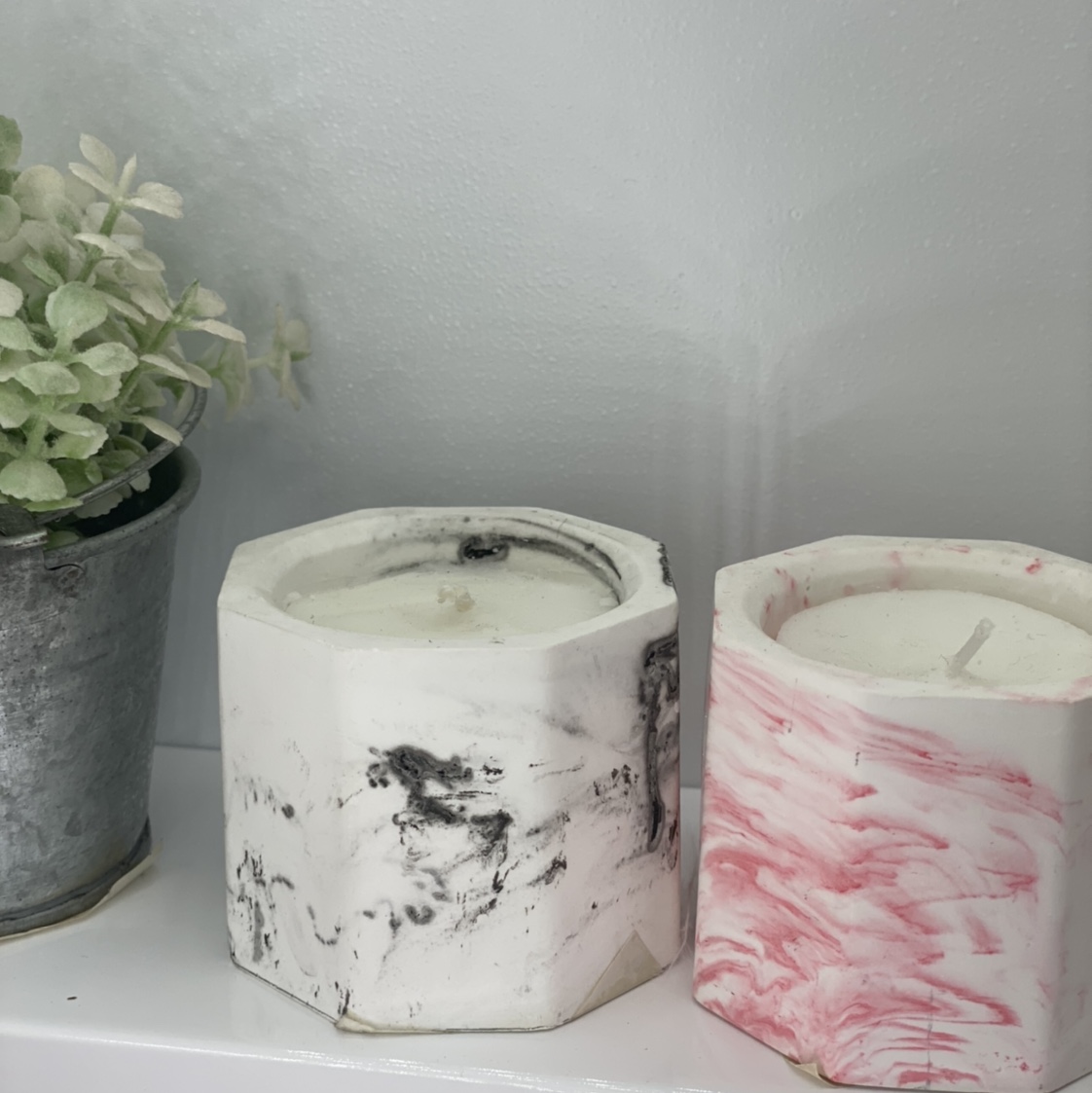 Marble textured candle