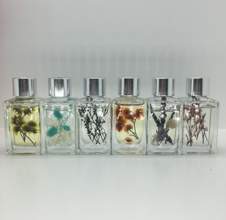 Small square bottle without aromatherapy essential oil
