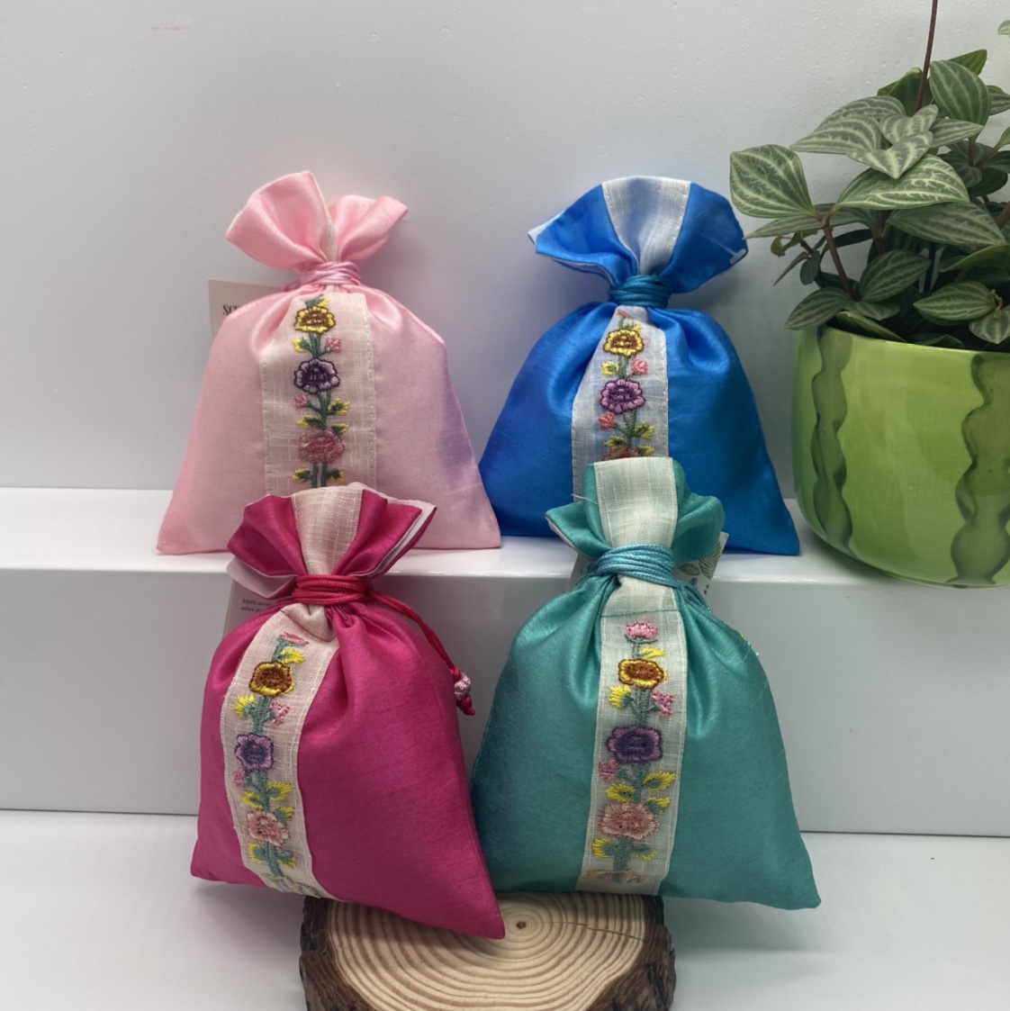 Retro sachets