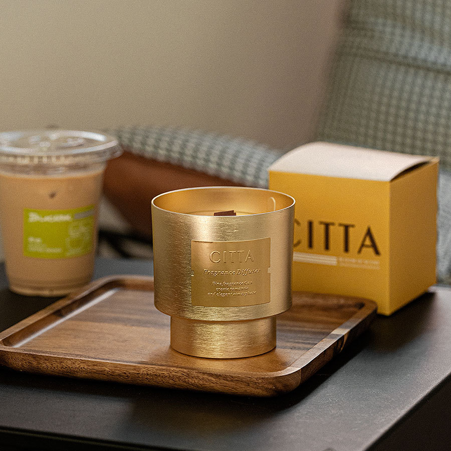 Metal aromatherapy candle decoration handmade fragrance with hand gift essential oil soybean candle cup aroma wholesale