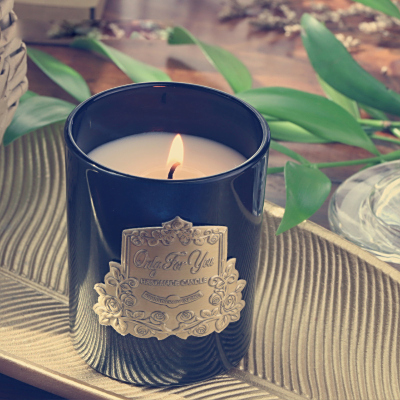 On the night of power outage, the warm companionship of candles